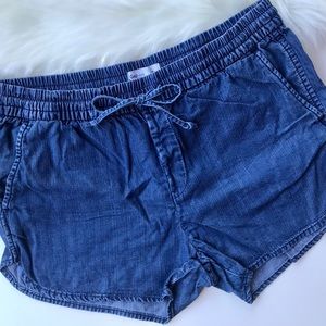 Gap elastic waste denim shorts • Size Small